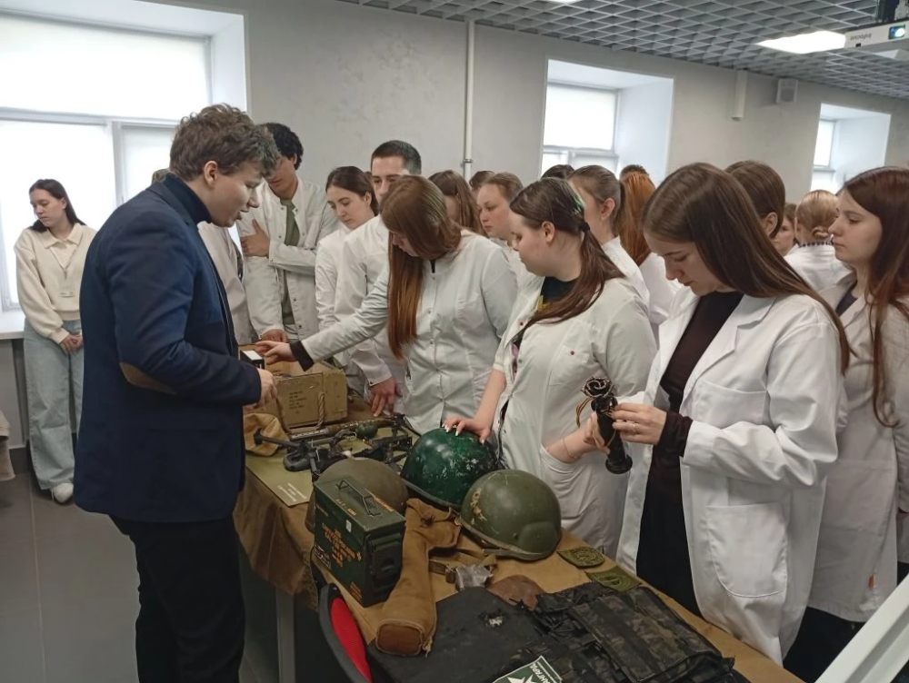 «О подвиге, быте и медицине на передовой»: участник СВО встретился со студентами-стоматологами ПИМУ